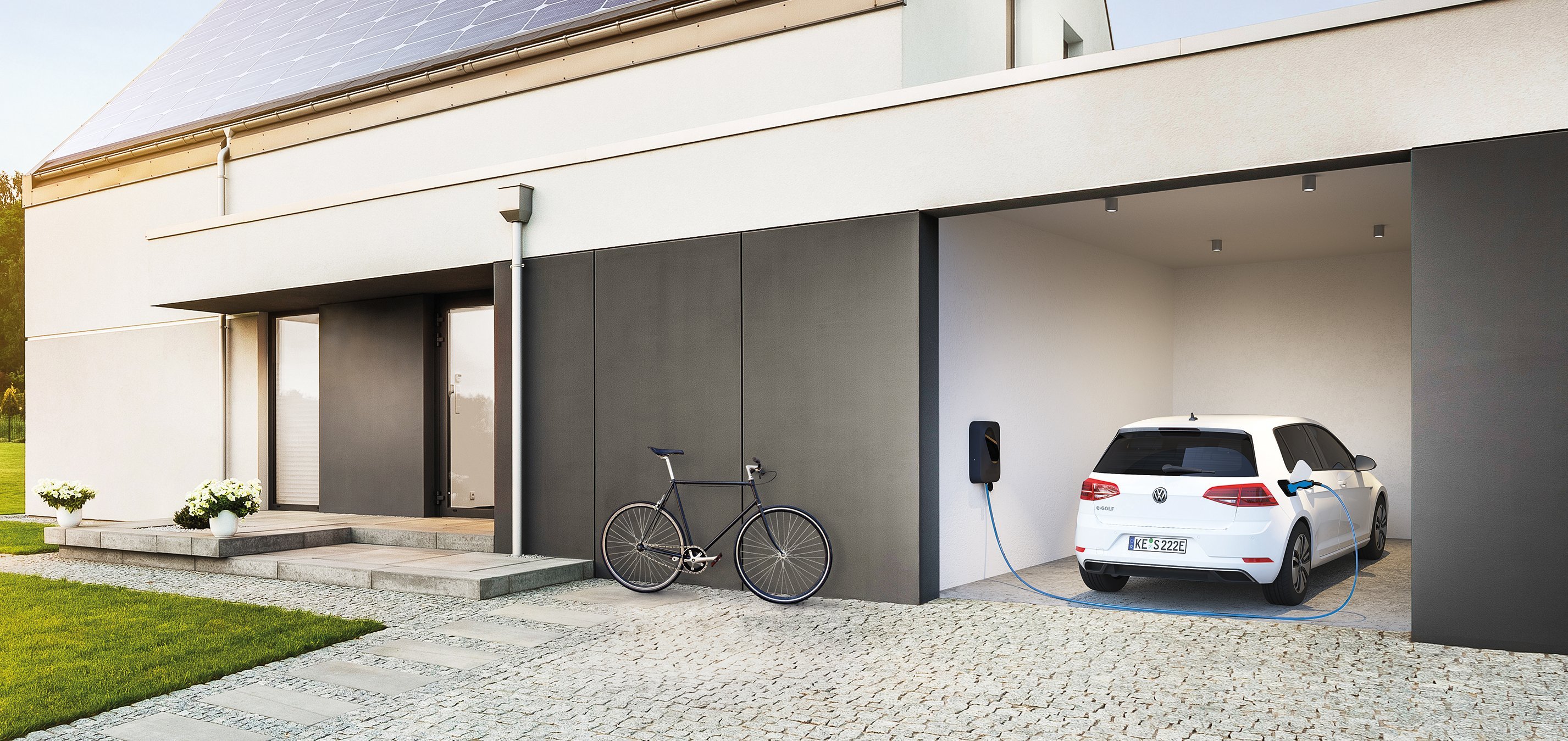 Ökologisches Eigenheim mit Ladetechnik von Berg Energie (sonnenCharger)